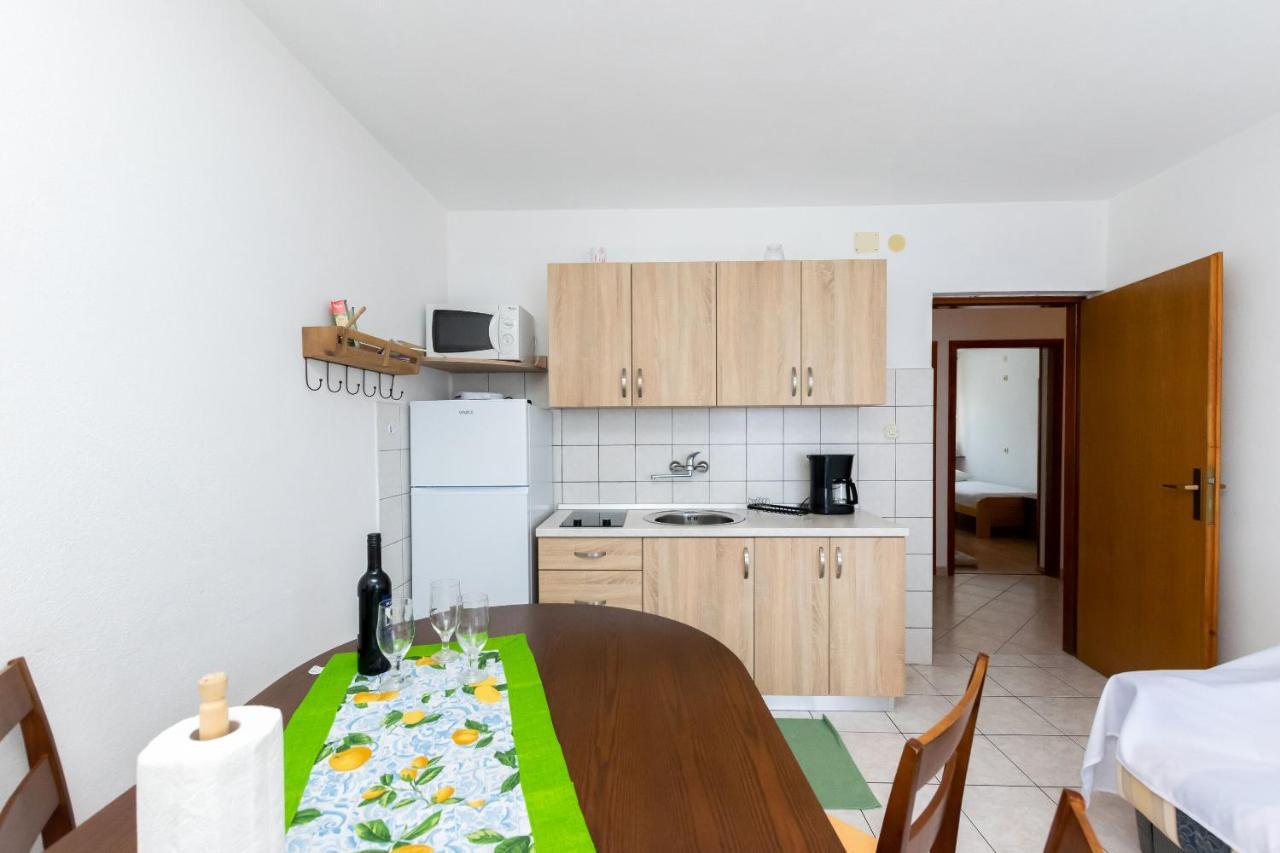 Apartments Biserka Barbat na Rabu Bagian luar foto
