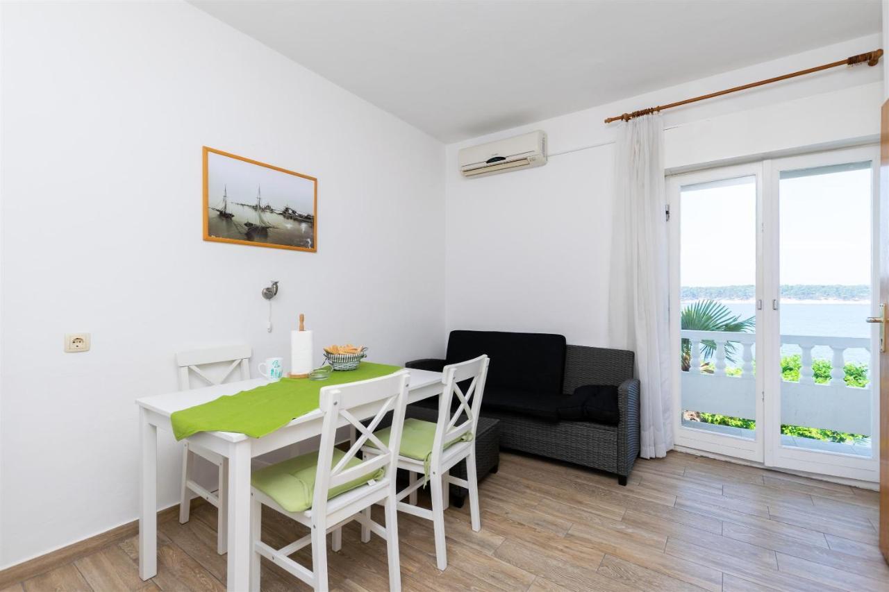 Apartments Biserka Barbat na Rabu Bagian luar foto