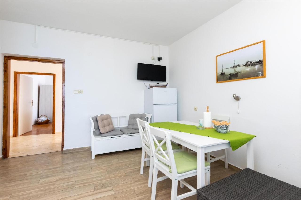 Apartments Biserka Barbat na Rabu Bagian luar foto