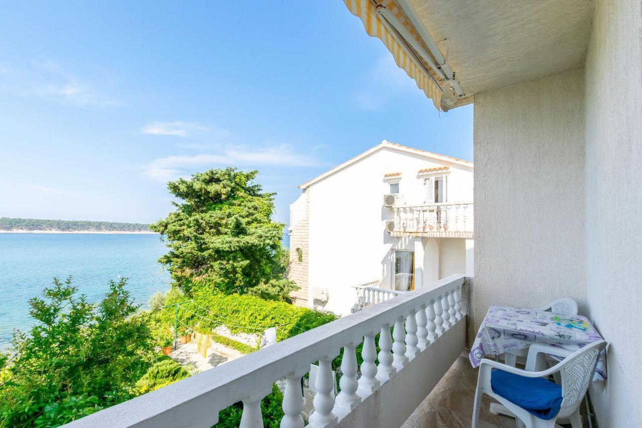 Apartments Biserka Barbat na Rabu Bagian luar foto