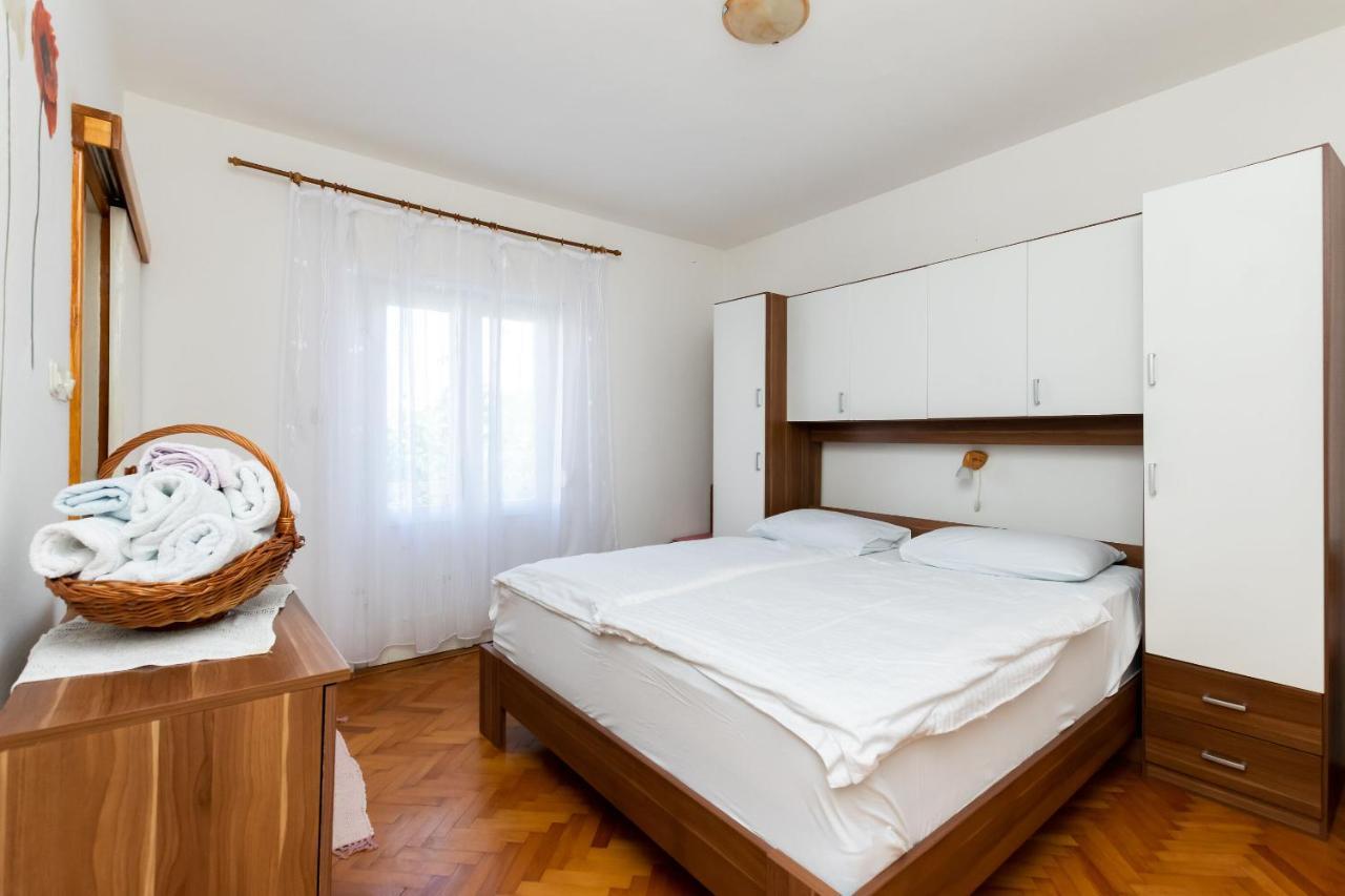 Apartments Biserka Barbat na Rabu Bagian luar foto